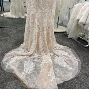 Cap Sleeve V-Neck Plus Size Wedding Dress